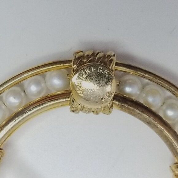 Vintage 12k Yellow Gold FIlled and Faux Pearl Circle Brooch, Retro Estate - Picture 5 of 6